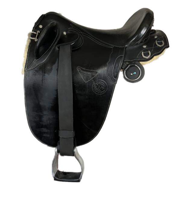 Snowy River Australian Saddle - used 19"